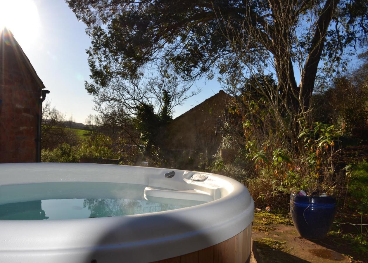 Loft Apartment Nr Bath & Bristol With Hot Tub Exterior photo